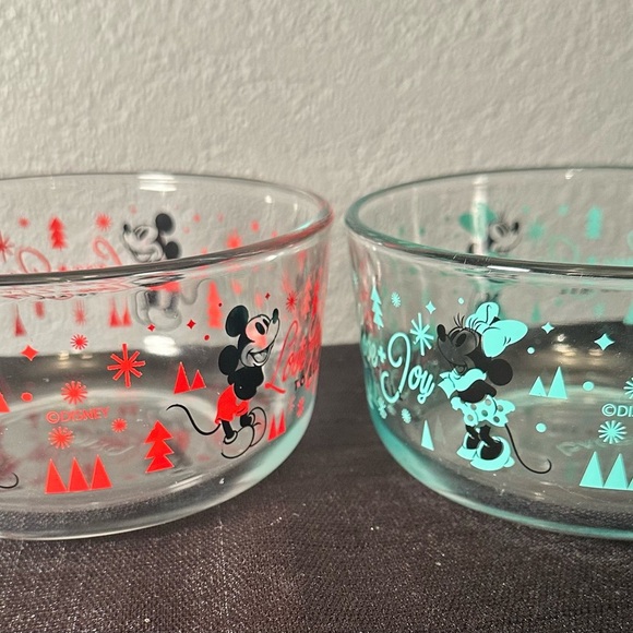 Two Mickey And Minnie Pyrex Bowls No Lids - Picture 2 of 5